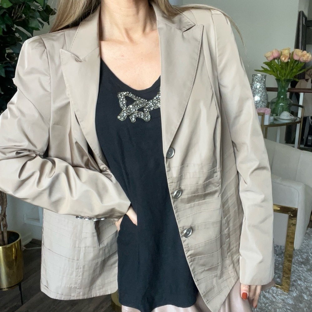 Rena Lange Vintage Beige Fitted Pleated V Neck Collar Button Blazer Tan Jacket L
